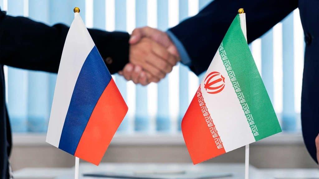 سفارت روسیه در ایران علاوه بر تهران، در شهرهای رشت و اصفهان کنسولگری‌هایی دارد که نقش مهمی در ارائه خدمات کنسولی و ویزایی ایفا می‌کنند. این سیاست، نشان‌دهنده تمایل روسیه برای تسهیل فرآیندهای سفر و تعامل با شهروندان ایرانی است و به متقاضیان ویزای این کشور فرصت می‌دهد تا بدون نیاز به مراجعه به تهران، از نزدیک‌ترین مرکز کنسولی خدمات مورد نیاز خود را دریافت کنند.