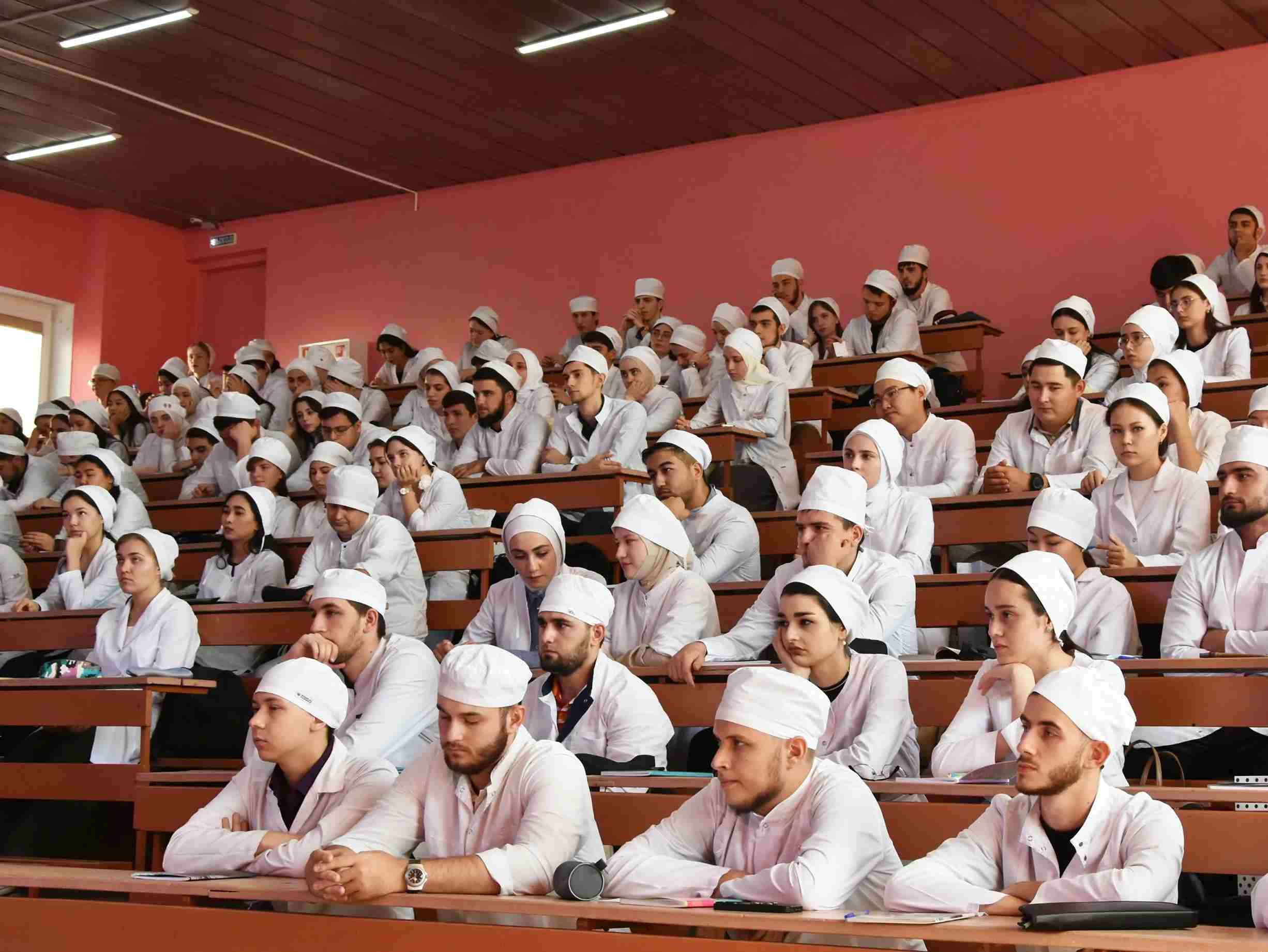 پزشکی و دندان پزشکی دانشگاه آستاراخان روسیه